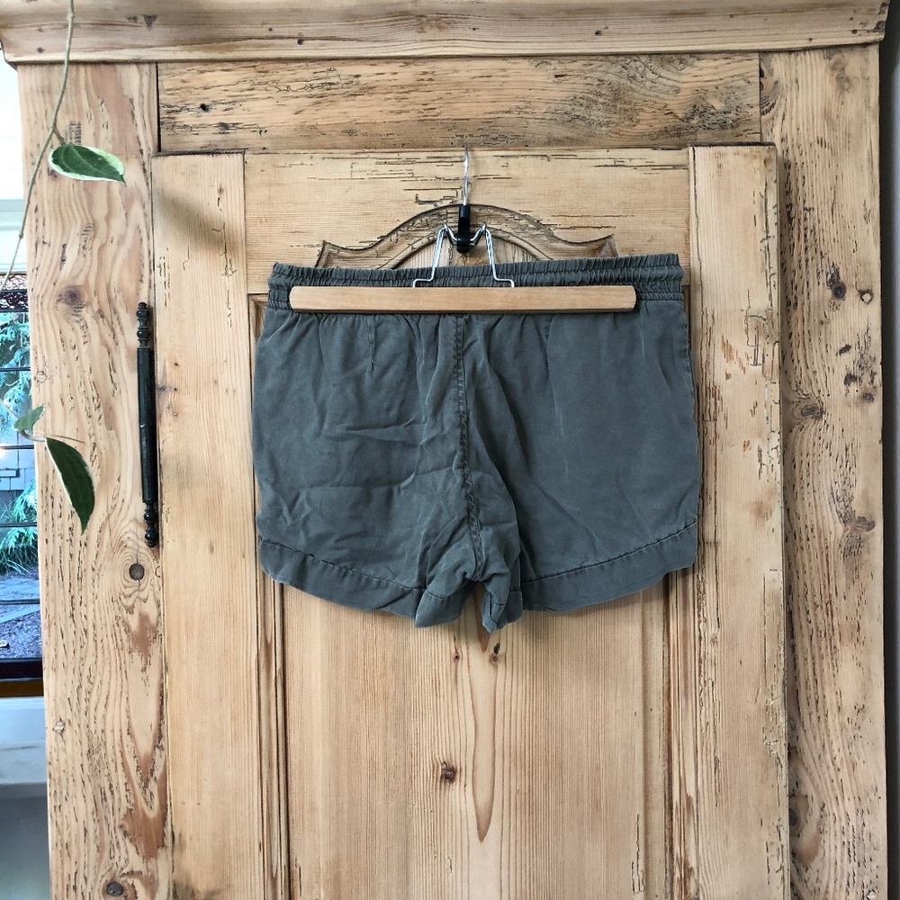 FOREST GREEN SHORTS - Picture 3 of 3